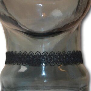 Delicate Lace Black Stretch Choker Necklace ~ NEW